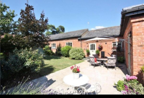Stunning Barn private hot tub Malvern & Worcester Sleeps 6